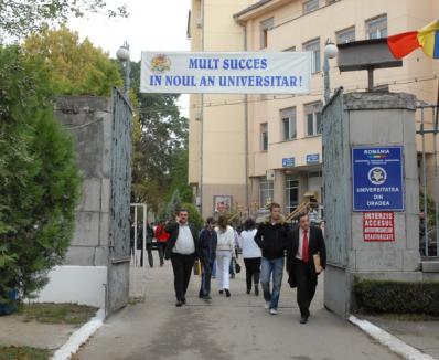 Cinci facultăţi îşi prelungesc perioada de înscrieri